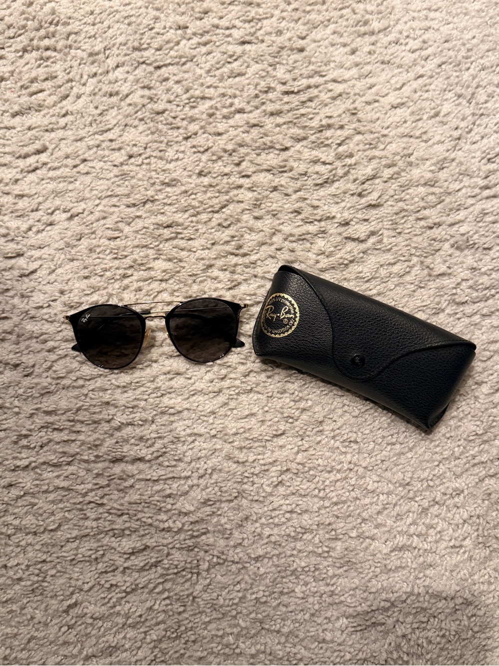 Ray-Ban Round Metal Sunglasses in Black and Gold